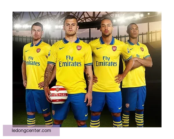 阿森纳二六二七赛季客场球衣亮相学院海军蓝红黄点缀风格