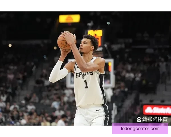 29日NBA前瞻：文班亚马挑战雄鹿 76人黄蜂争夺东部第七名
