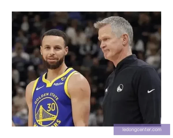 科尔谈梅尔顿拇指伤势困扰及球队第三节崩盘问题